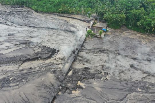 Dampak lahar dingin Semeru, warga sedusun di Desa Jugosari terisolasi