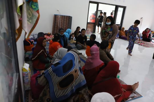 Logistik pengungsi Desa Pronojiwo dikirimkan lewat Kota Malang