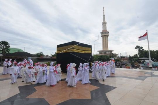 Pembelajaran manasik haji pada anak usia dini Page 2 Small