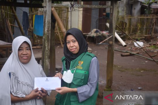 Guru ngaji kampung di Makassar diberi bantuan Baznas