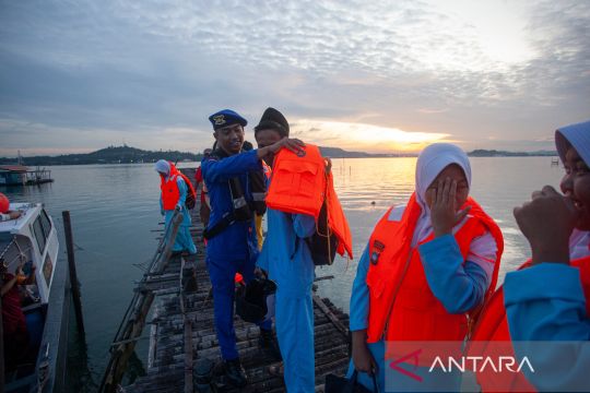 Antar jemput pelajar pulau di perbatasan NKRI Page 2 Small