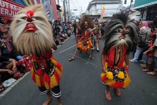 Kirab budaya Cap Go Meh di Salatiga Page 4 Small