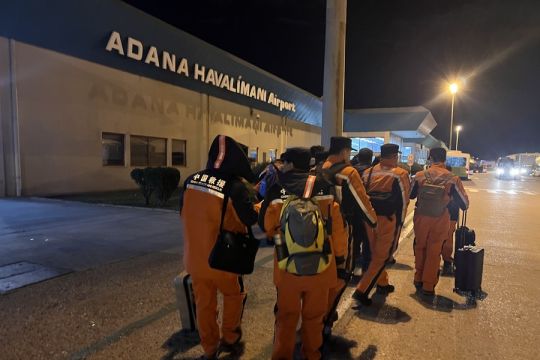 Tim penyelamat China tiba di Turki yang dilanda gempa
