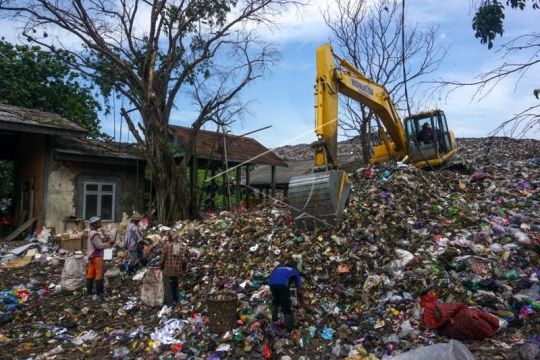 Timbulan sampah di Indonesia 18,30 juta ton per tahun Page 1 Small