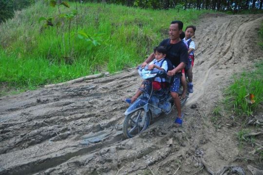 Jalan desa di Grobogan belum tersentuh pembangunan Page 3 Small