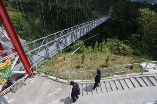 Jembatan Gantung Girpasang Page 3 Small