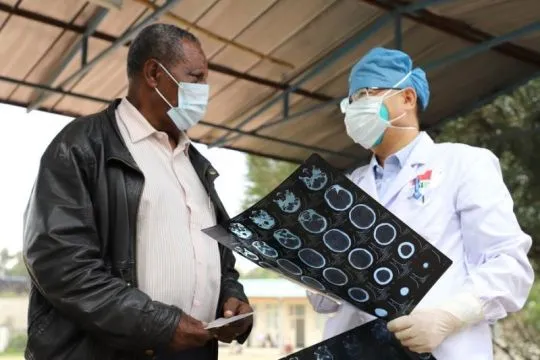 Peneliti China Berhasil Transplantasi Paru-Paru Babi ke Tubuh Manusia