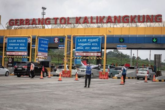 Persiapan pemberlakuan satu arah di Gerbang Tol Kalikangkung Page 2 Small