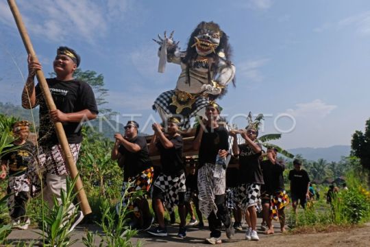 Gelar Budaya Giritengah Page 1 Small