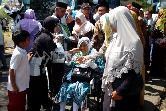 Kedatangan jamaah haji di Tegal Page 2 Small