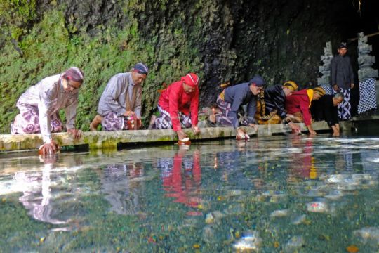 Grebeg Satu Suro Open Lepen di lereng Gunung Sindoro Page 1 Small