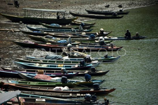 Nelayan di Waduk Cacaban Page 2 Small