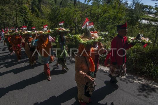 Kirab 1.000 tumpeng di lereng Gunung Merbabu Page 3 Small