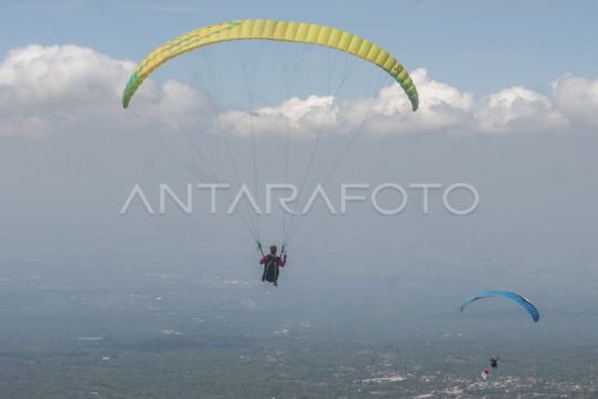 Wisata paralayang di lereng Gunung Merbabu Page 4 Small