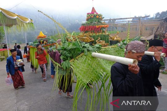 Tradisi Saparan Mantran Gunung Andhong Page 2 Small