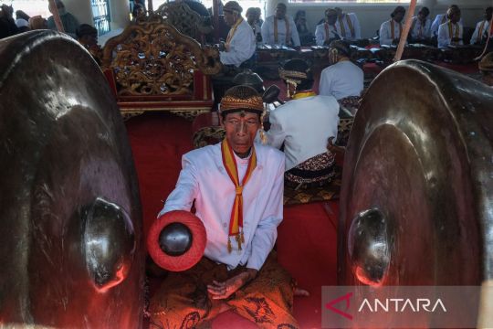 Gamelan Kyai Guntur Madu  Page 2 Small