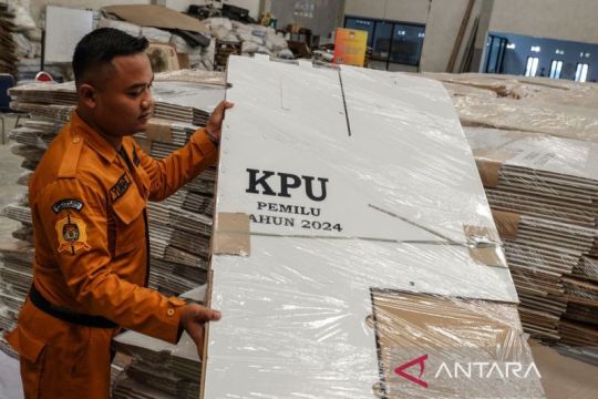 KPU Kota Surakarta terima kotak suara Pemilu 2024 Page 1 Small