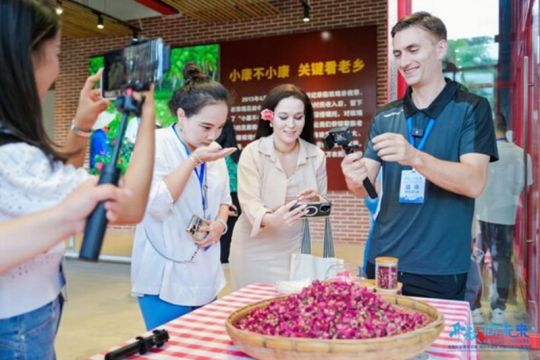 Media Berkunjung dan Mempelajari Modernisasi China di Hainan FTP