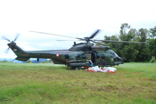 TNI AU distribusi logistik dan evakuasi korban terisolasi bencana Luwu