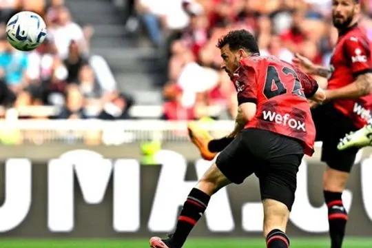 Alessandro Florenzi pensiun dari sepak bola profesional
