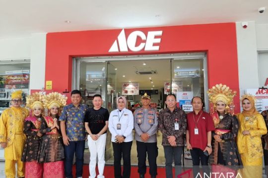 Ace Hardware mengubah merek toko menjadi AZKO di Indonesia