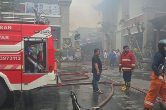 Pasar Seni Ubud terbakar, api diduga berasal dari kios penjual kain