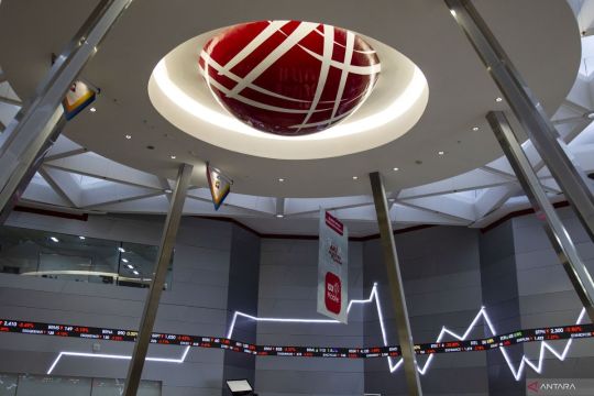 EY : Cermati IPO perusahaan energi terbarukan seiring target NZE 2060