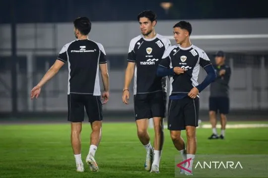 Media Belanda sebut Eliano Reijnders pilih Persib Bandung