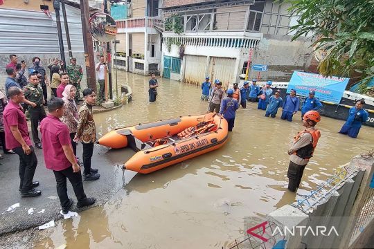 Antisipasi banjir, BPBD Jaktim terjunkan 45 personel
