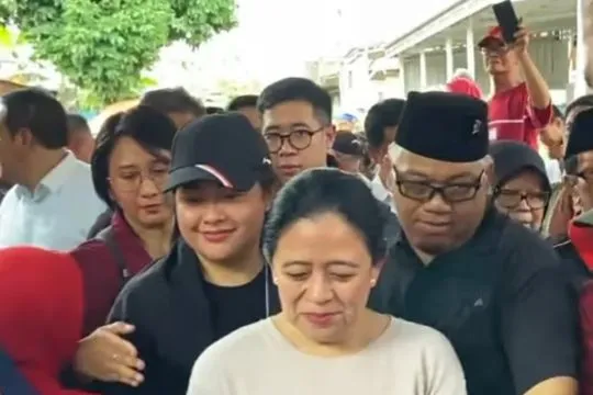 Puan Maharani ziarah ke makam leluhur di Muara Enim Sumsel