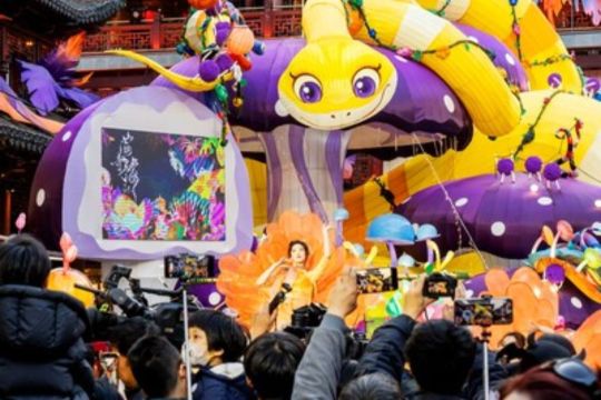 Shanghai Bertabur Cahaya dan Merayakan Pengakuan UNESCO atas Perayaan Imlek di Tiongkok sebagai Warisan Budaya Tak Benda