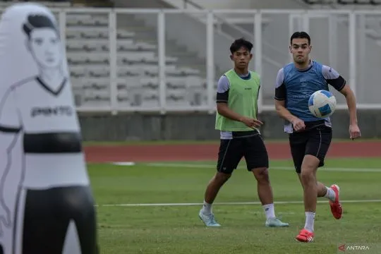 Jens Raven cetak gol, Indonesia sama kuat 1-1 versus Uzbekistan