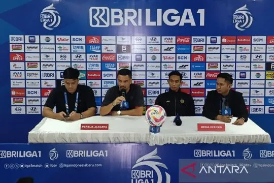 Carlos Pena sebut terpaksa puas atas hasil imbang lawan Persib Bandung