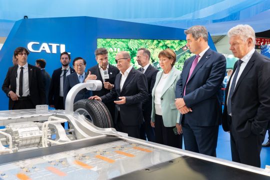 Pengamat dorong generasi muda berinovasi olah baterai bekas EV