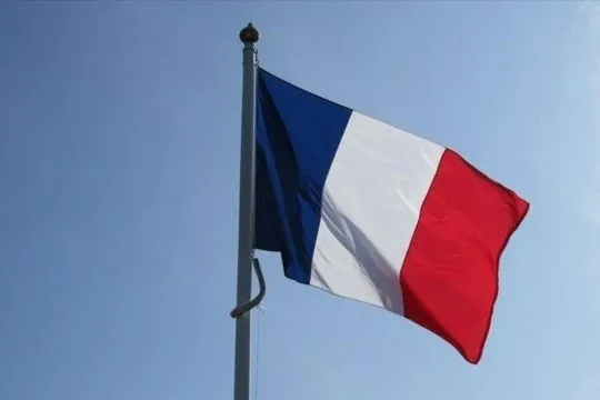 Prancis berniat batasi medsos bagi anak di bawah umur