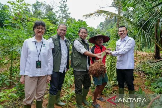 Menhut pastikan seluruh petani hutan dapat pupuk dan CPCL