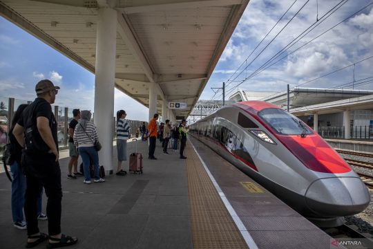 Panduan transportasi umum menuju Stasiun Whoosh Halim