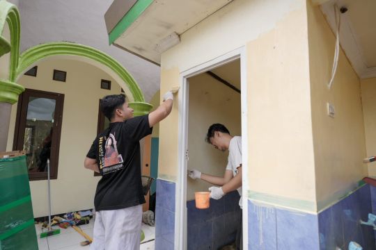 CleanerMasjid dan Driver ShopeeFood&nbsp;bersihkan masjid di Sukabumi