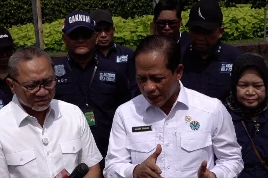 Menteri Lingkungan Hidup segel sejumlah bangunan di Bogor