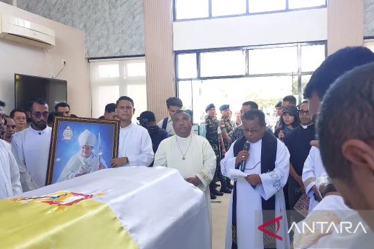 Jenazah Uskup Emeritus Mgr Petrus Turang tiba di Kupang