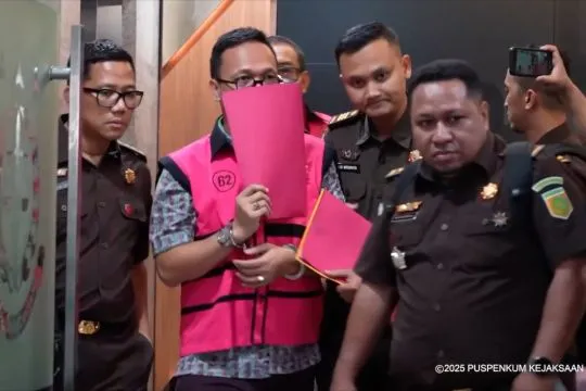 Kejagung tetapkan tiga tersangka kasus perintangan kasus impor gula