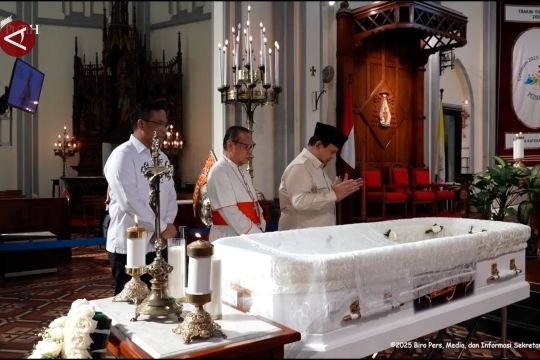 Presiden Prabowo melayat mendiang Uskup Emeritus Petrus Turang