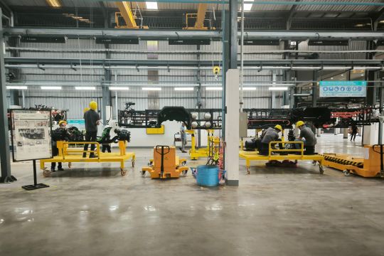 VKTR umumkan pemesanan 80 bus listrik CKD dari Transjakarta-Damri