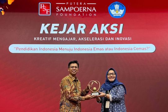 Buah Sukses Program Transformasi Sekolah, Pegadaian Raih Penghargaan &ldquo;Program Paling Berkelanjutan&rdquo; di Rangkaian Peringatan Hardiknas