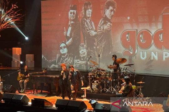 Idolakan Ahmad Albar, Ikang Fawzi kenang gagal minta tanda tangan