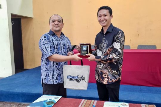 Bangun Fondasi AI Nasional Lewat Private Cloud, IDCloudHost Gandeng IT Del