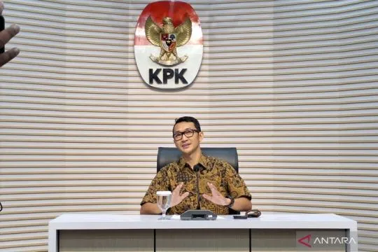 KPK periksa 2 terpidana guna usut kasus bansos presiden COVID-19