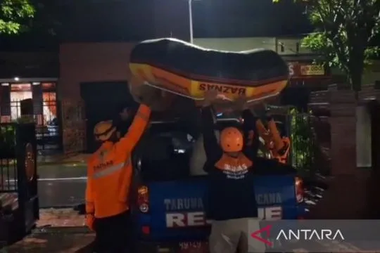 Tim Baznas Tanggap Bencana bantu evakuasi korban banjir di Trenggalek