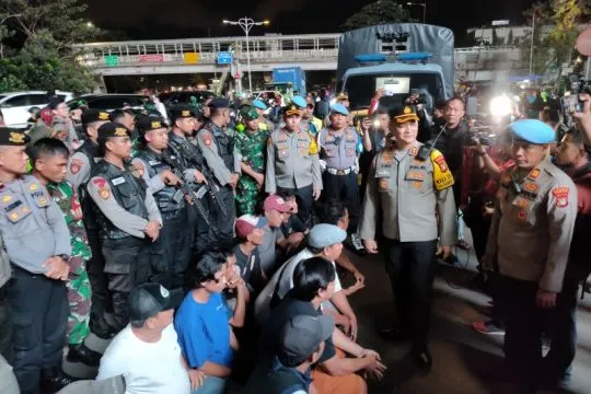 Polrestro Jakbar sidak parkir liar di kawasan Season City