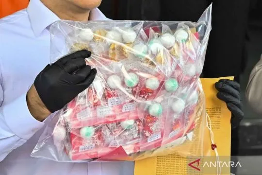 Dua pria ditahan terkait penyitaan 128 kg kokain di Bandara Sydney